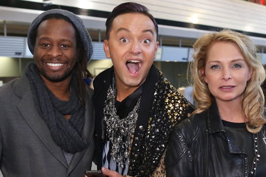 Mola Adebisi, Julian Stoeckel und Corinna Drews (v.l.) vor ihrem Abflug nach Australien.