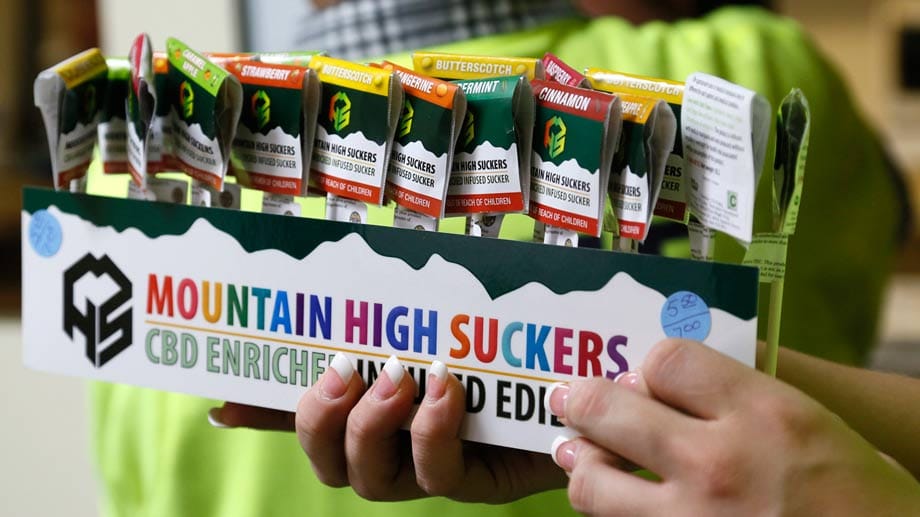 Süßigkeiten mit Cannabis - auch das ist nun legal. Und wird während der Tour durch Denver präsentiert.