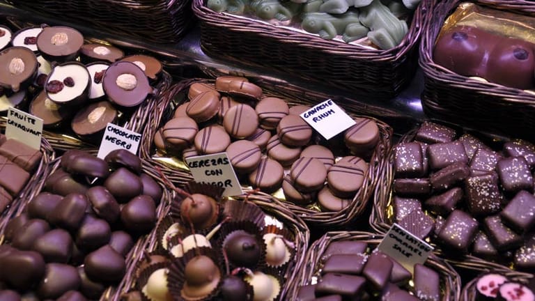 Ob gekauft oder selbst gemacht - Pralinen sind immer eine schöne Geschenkidee.