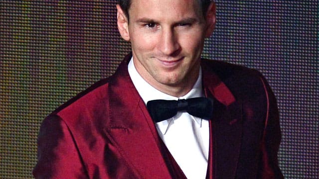 Lionel Messi im roten "Dolce & Gabbana"-Anzug