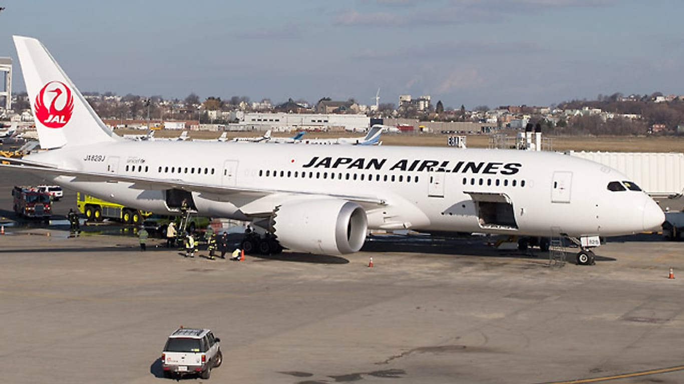 Bereits Anfang letzten Jahres hatte ein "Dreamliner" von Japan Airlines in Boston Schwierigkeiten mit den Batterien