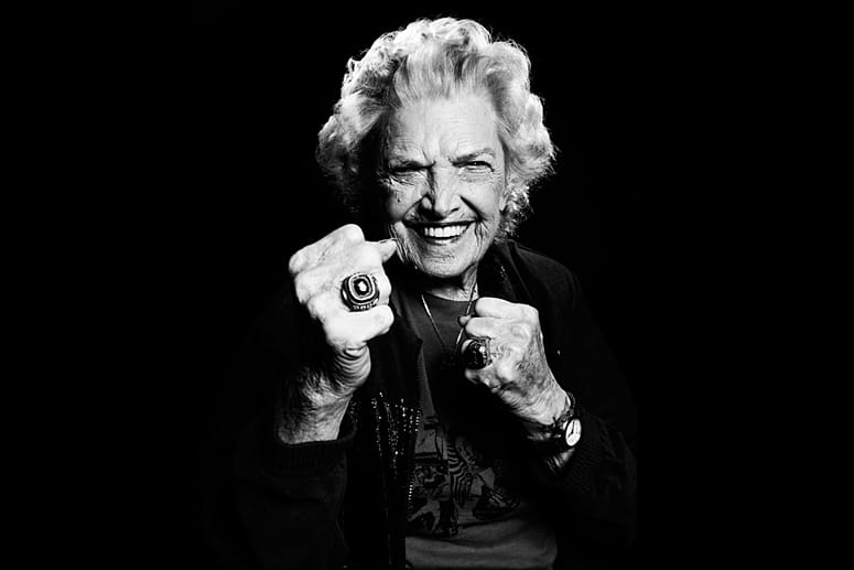 Auf Grund von Nierenversagen wurde Mae Young in ein Hospiz gebracht. Vor wenigen Tagen kehrte sie auf ihr Anwesen zurück, wo sie in der Nacht zu Mittwoch verstarb.