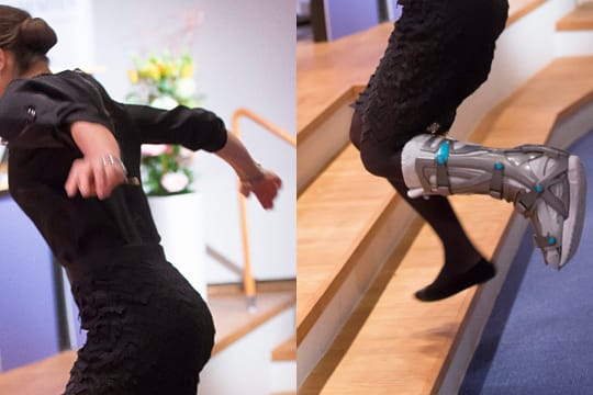 Leichtfüßig wie eine Gazelle hüpft Kronprinzessin Victoria mit einer wuchtigen Orthese die Treppen hoch auf die Bühne.