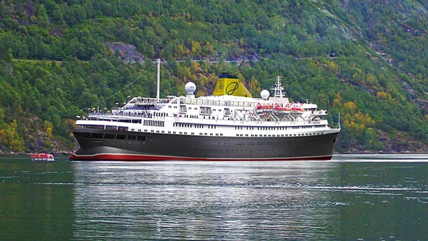 Sie rammte einst die "Andrea Doria", später fuhr sie für die DDR. Nun geht Ambiente Kreuzfahrten mit der MS "Azores" an den Start.