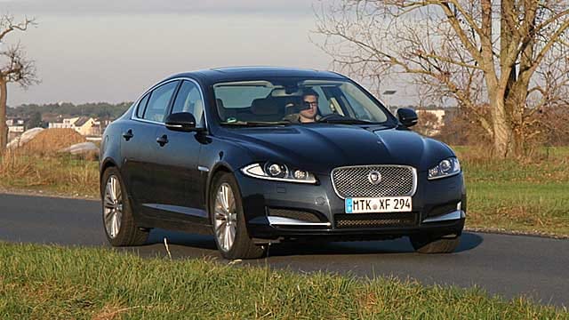 Jaguar XF 3,0 AWD in Fahrt