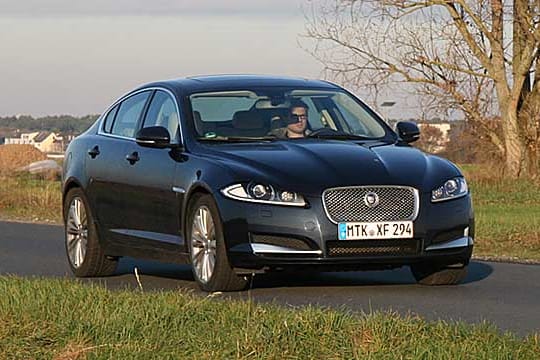 Jaguar XF 3,0 AWD in Fahrt