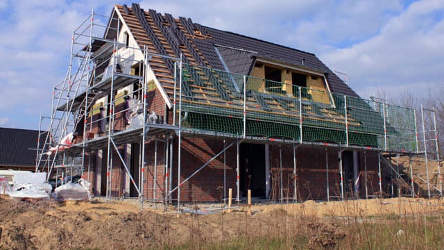 Kein Hausbau läuft ganz ohne Probleme. Doch oft sind die Bauherren sogar selbst Schuld.