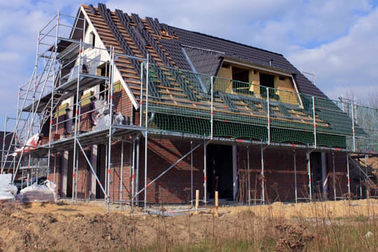 Kein Hausbau läuft ganz ohne Probleme. Doch oft sind die Bauherren sogar selbst Schuld.