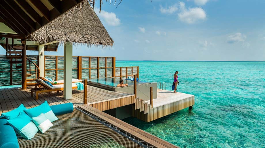 Das «Four Seasons Resort Maldives» auf Landaa Giraavaru gehört zu den größeren Ferienanlagen. Hier gibt es gleich mehrere Restaurants, ein riesiges Ayurveda-Spa und viele Wassersportangebote.