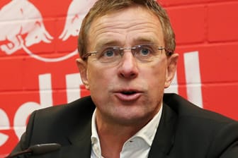 Sportdirektor Ralf Rangnick gerät mit RB Leipzig unter Druck.