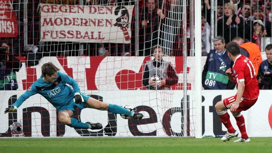 CL-Saison 2009/10, Viertelfinale Hinspiel, FC Bayern München gegen Manchester United: 90. Minute. Ivica Olic schiebt kurz vor Abpfiff das Leder zum 2:1 ein und legt damit den Grundstein für den Halbfinal-Einzug.