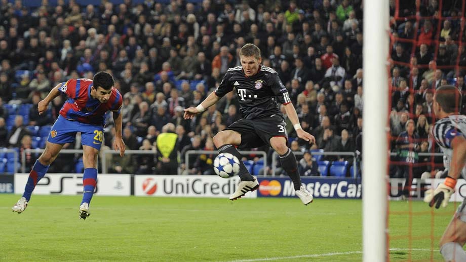 CL-Saison 2010/11, 2. Spieltag, FC Basel gegen den FC Bayern München: 89. Minute. Bastian Schweinsteiger vollstreckt zum 2:1 und dreht damit mit zwei Treffern die Partie nach einem 0:1-Rückstand.