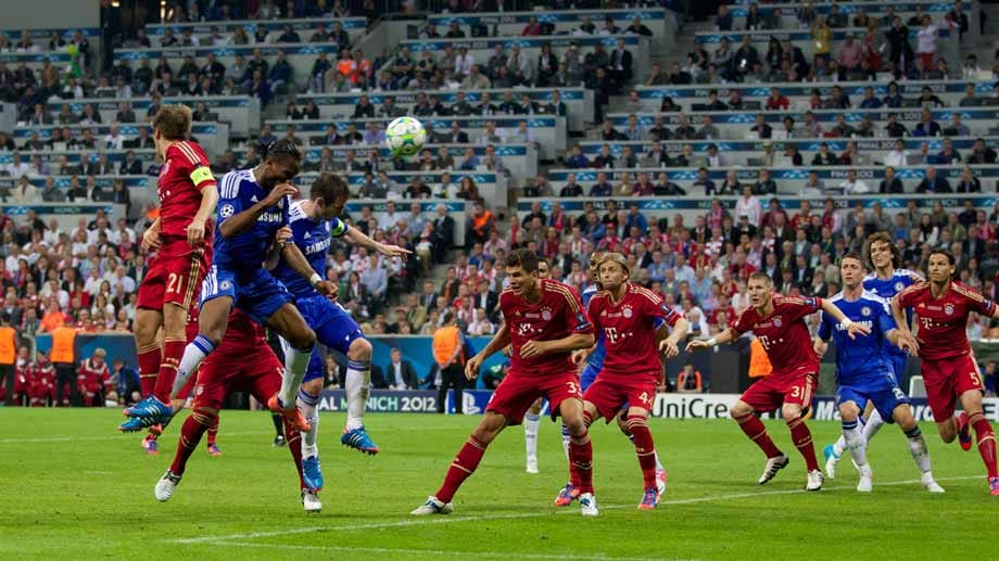 CL-Saison 2011/12, Finale, FC Bayern München gegen Chelsea London: 88. Minute. Nicht zu verteidigen: Didier Drogba trifft nach einer Ecke zum 1:1 und leitet damit die Bayern-Niederlage im späteren Elfmeterschießen ein.