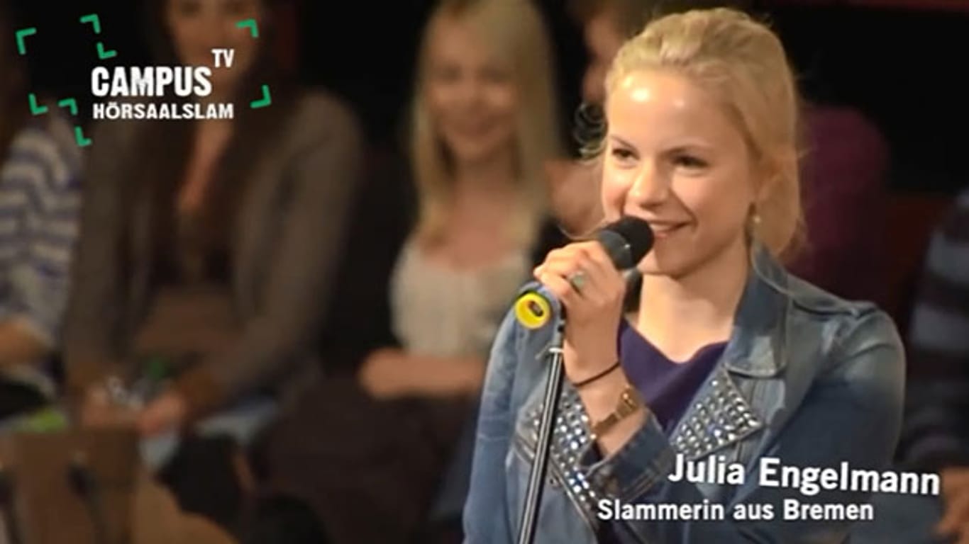 Julia Engelmann wird im Internet durch einen Poetry Slam berühmt.