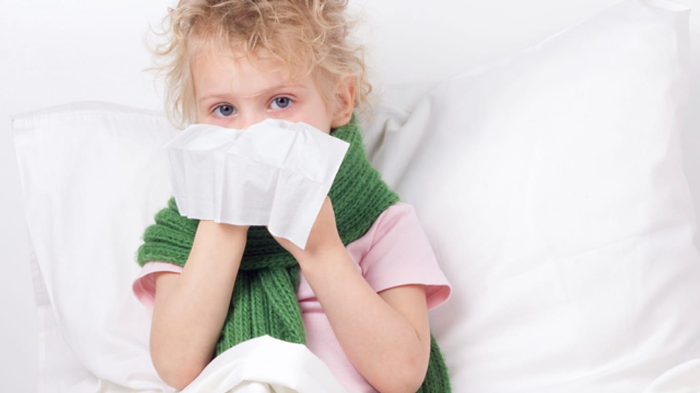 Wenn Kinder unter einer Nasennebenhöhlenentzündung leiden, gibt es bei der Behandlung vieles zu beachten.