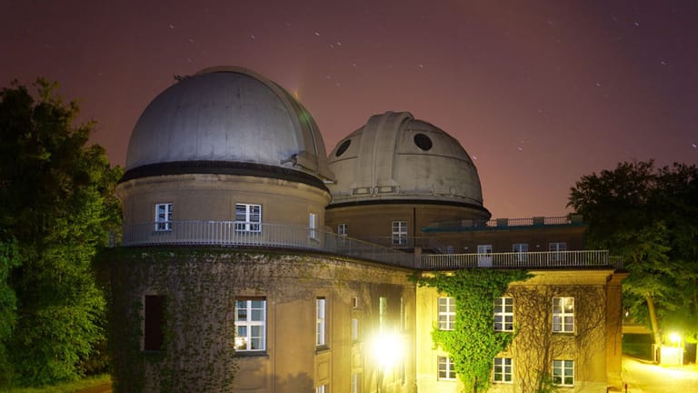 In der Sternwarte Babelsberg in Potsdam können Hobbyastronomen den Himmel über Deutschland inspizieren.