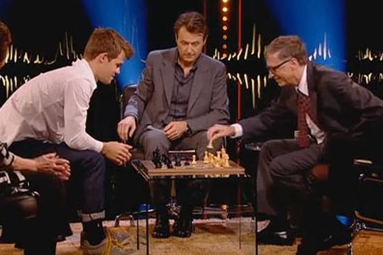 Bill Gates verliert gegen Weltmeister Magnus Carlsen im Schach