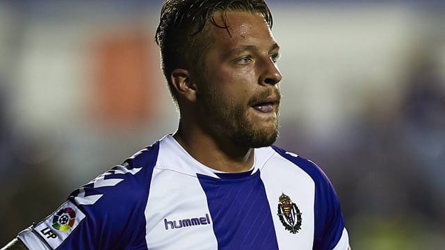 Patrick Ebert steht in Valladolid vor dem Absprung.