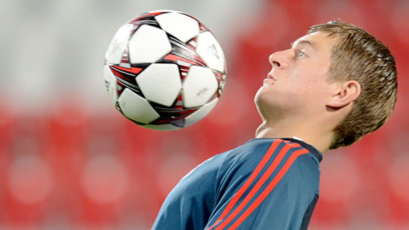 Toni Kroos zockt bei den Bayern um deutlich mehr Geld.