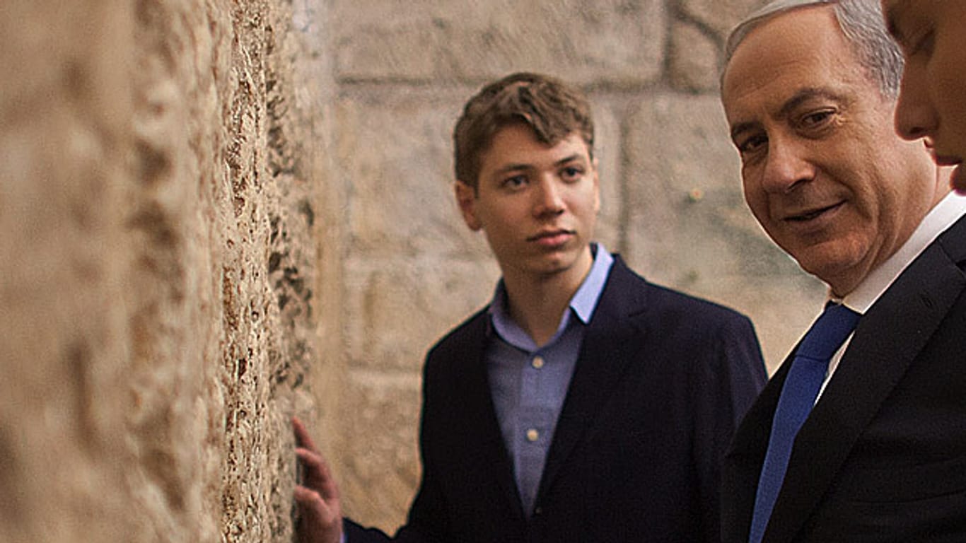 Benjamin Netanjahu mit seinem Sohn Jair