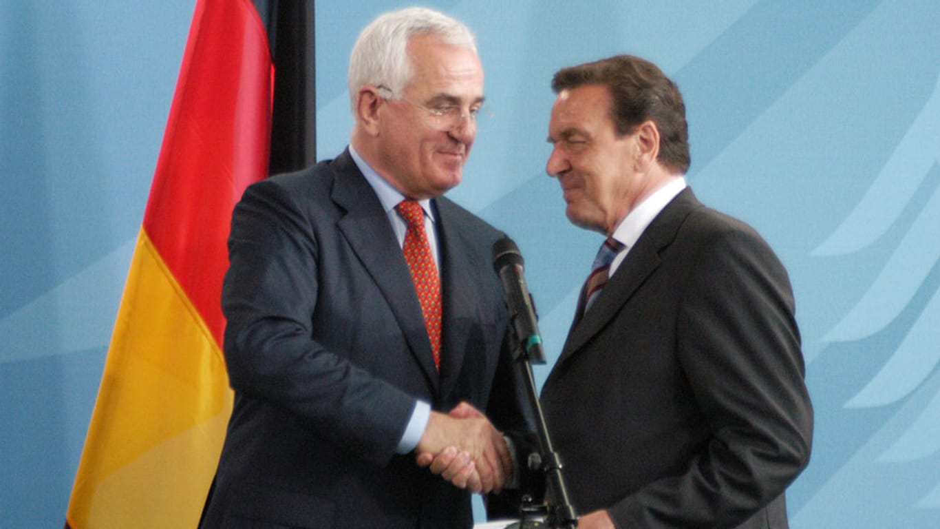 Peter Hartz mit Gerhard Schröder (SPD) 2002