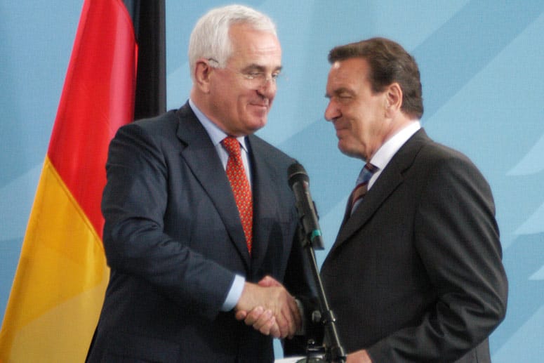 Peter Hartz mit Gerhard Schröder (SPD) 2002