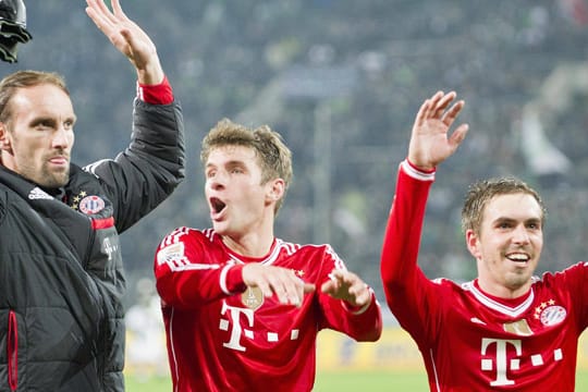 Ablösefrei wie Tom Starke (li.) oder aus der eigenen Jugend wie Philipp Lahm (re.) und Thomas Müller: Nicht jeder Bayern-Star muss viel kosten.