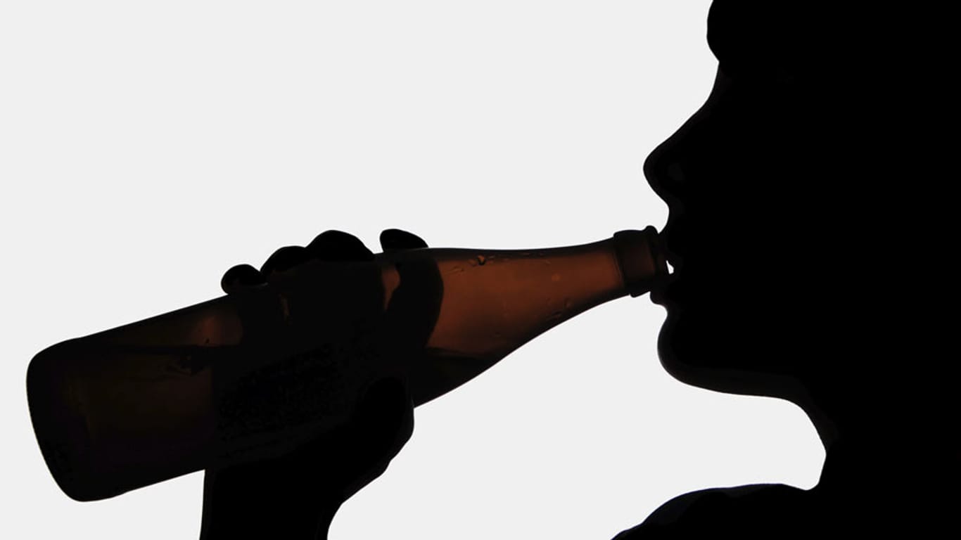Alkohol schadet nicht nur der Leber. Auch das Hautkrebsrisiko erhöht sich mit zunehmendem Konsum.