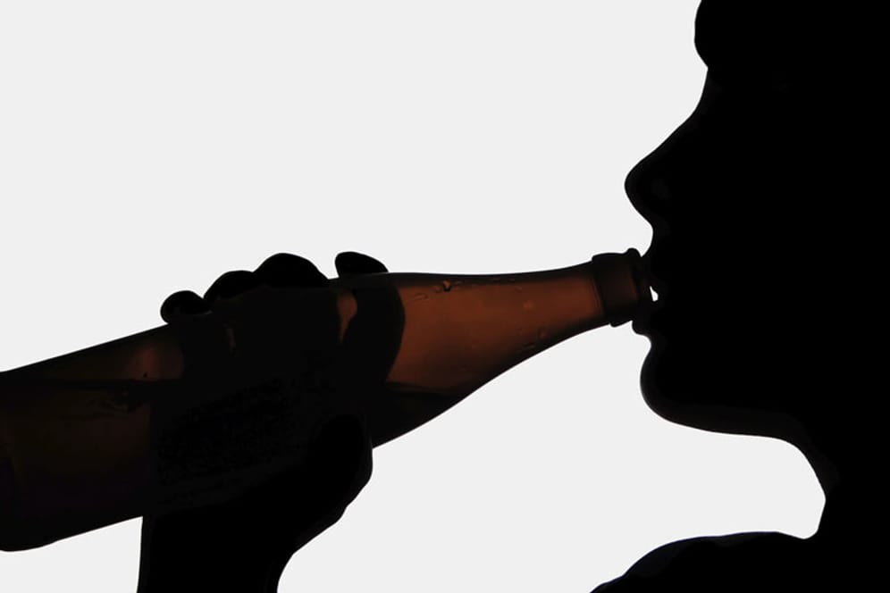 Alkohol schadet nicht nur der Leber. Auch das Hautkrebsrisiko erhöht sich mit zunehmendem Konsum.
