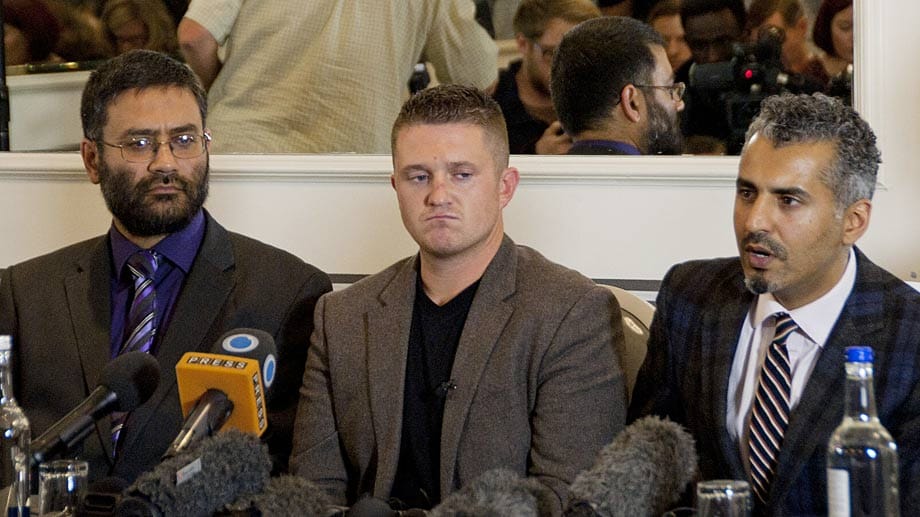 Ex-Dschihadist Usama Hasan (links) - hier mit dem Anführer der rechtsradikalen English Defense League, Tommy Robinson.