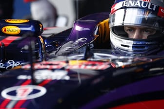 Sorgenvolle Blicke bei Sebastian Vettel.