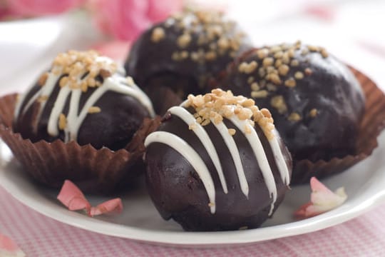 Kreatives und köstliches Valentinstagsgeschenk: selbst gemachte Pralinen