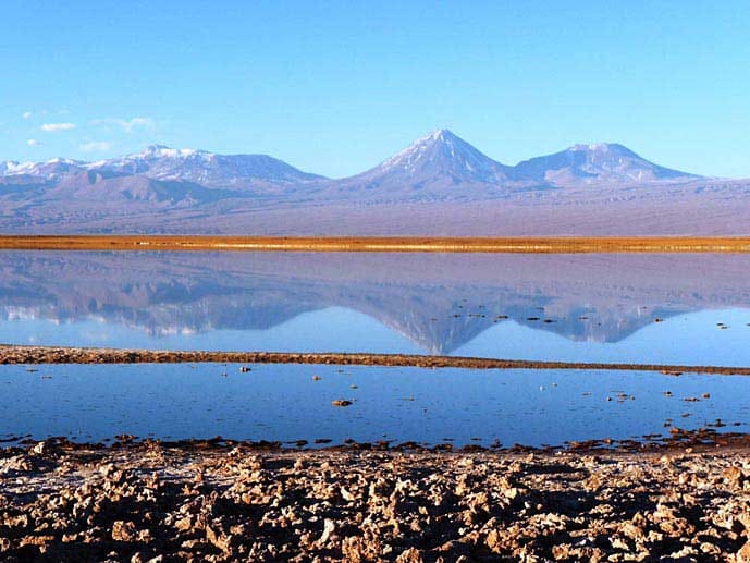 Auf einer Länge von rund 1200 Kilometern zwischen den Städten Tacna im Süden Perus und Copiapo im Norden Chiles erstreckt sich die Atacama Wüste.