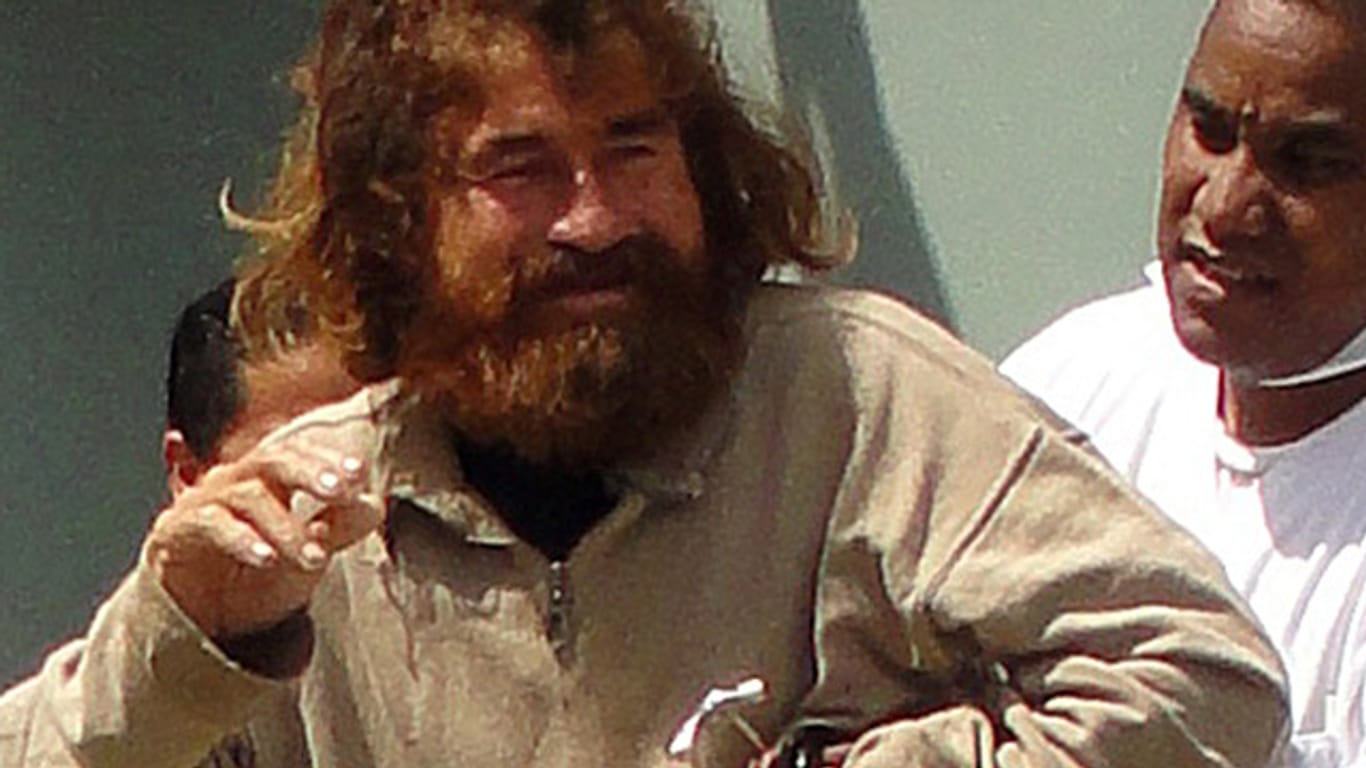 José Salvador Alvarenga ist überglücklich: Er hat 13 Monate auf See überlebt