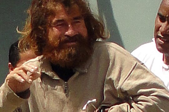 José Salvador Alvarenga ist überglücklich: Er hat 13 Monate auf See überlebt