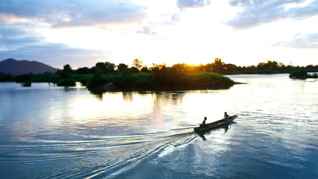 Der Sonnenuntergang am Mekong ist ein "spezieller Moment" und für einige Backpacker deshalb einen Joint wert.