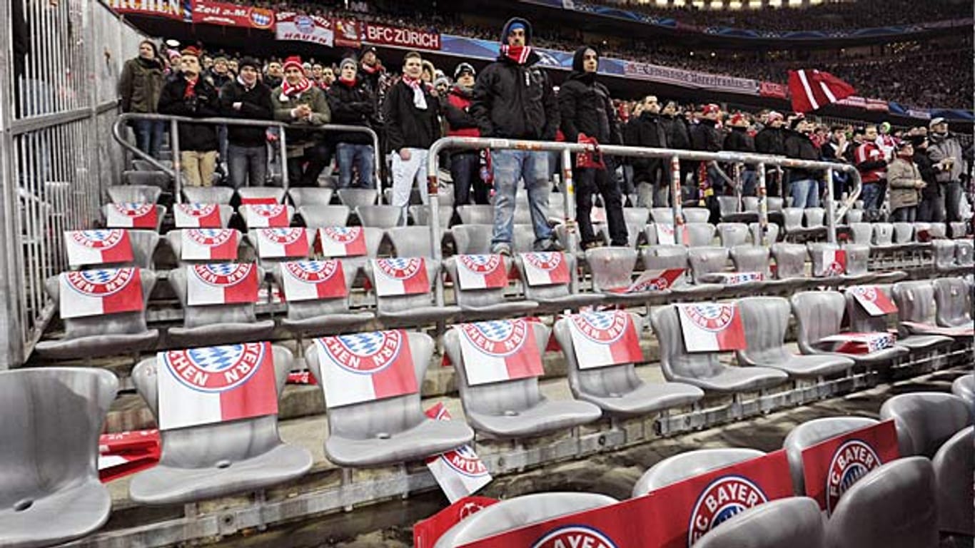 Der FC Bayern hat offenbar genug von den zahlreichen ungenutzten Sitzplätzen der Dauerkarteninhaber in der Allianz Arena.