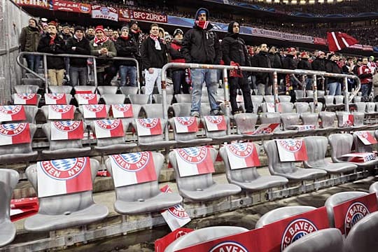 Der FC Bayern hat offenbar genug von den zahlreichen ungenutzten Sitzplätzen der Dauerkarteninhaber in der Allianz Arena.
