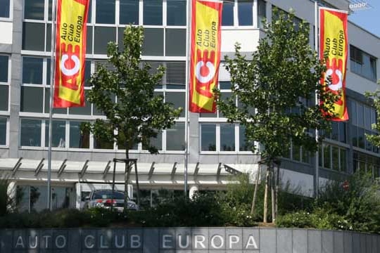 Stuttgart Bad Cannstatt: Im Call-Center der ACE-Zentrale laufen momentan die Drähte heiß