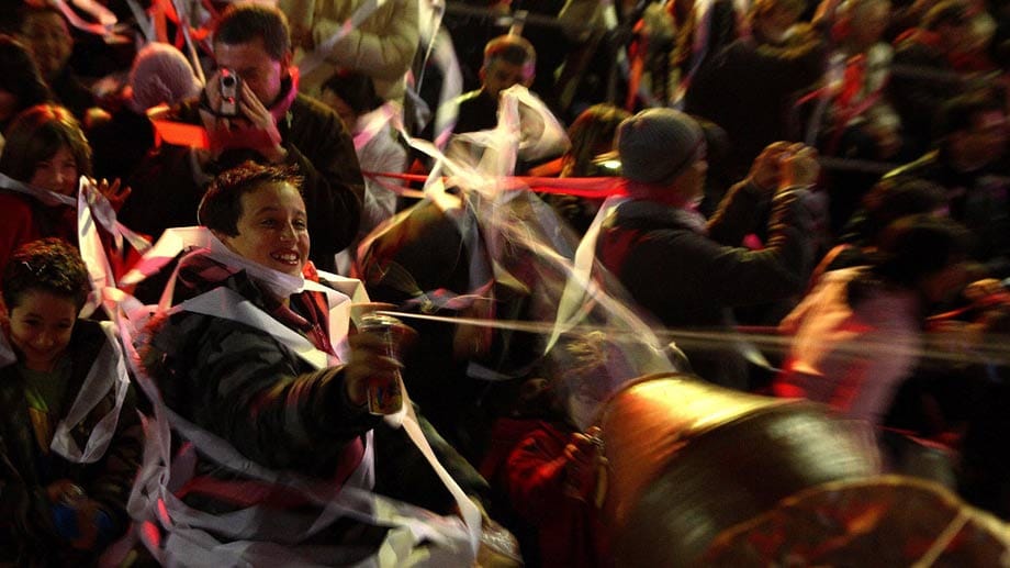 Ein Volksfest bleibt der Karneval von Nizza trotzdem: Hunderttausende Gladiolen, Chrysanthemen und Mimosen schmücken die Festwagen auf der Promenade des Anglais.