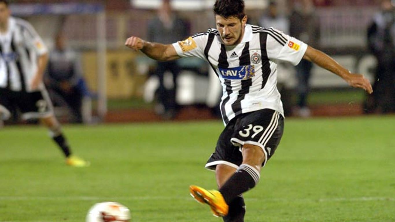Milos Jojic, hier noch im Trikot von Partizan Belgrad, war für gut zwei Millionen Euro nach Dortmund gekommen.