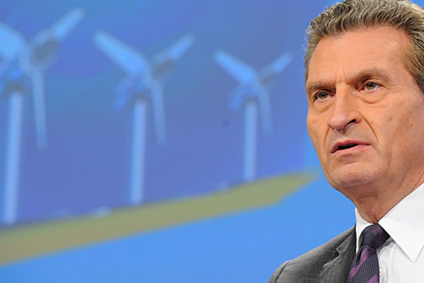 EU-Energiekommissar Günther Oettinger (CDU) befürwortet den Ausbau von Stromtrassen in Deutschland