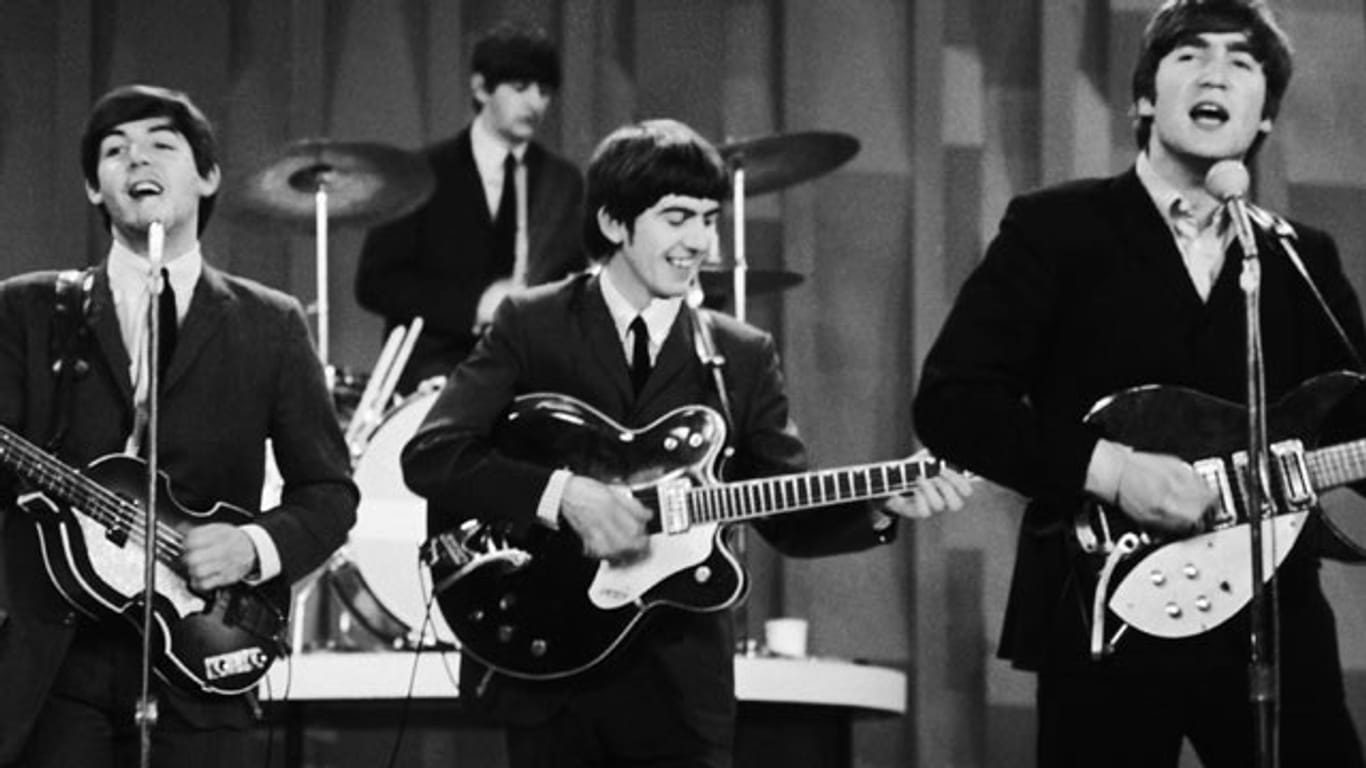 Die Beatles treten am 9. Februar 1964 in der "Ed Sullivan Show" auf.