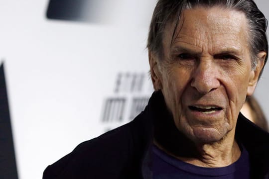 Leonard Nimoy rät seinen Fans: "Hört jetzt mit dem Rauchen auf."