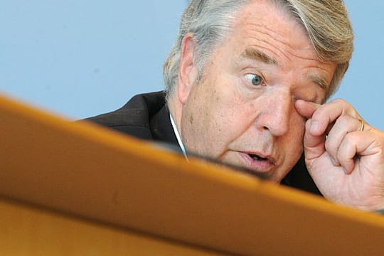 Ex-CDU-Schatzmeister Helmut Linssen will seine Posten bei der RAG-Stiftung behalten