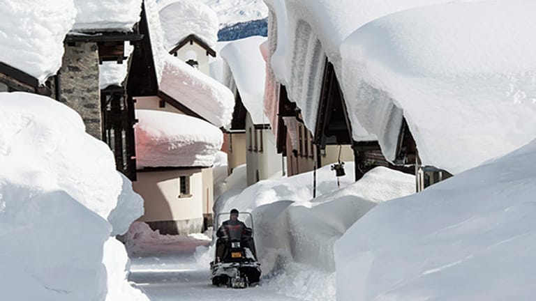 Starker Schneefall im Tessin, Schweiz