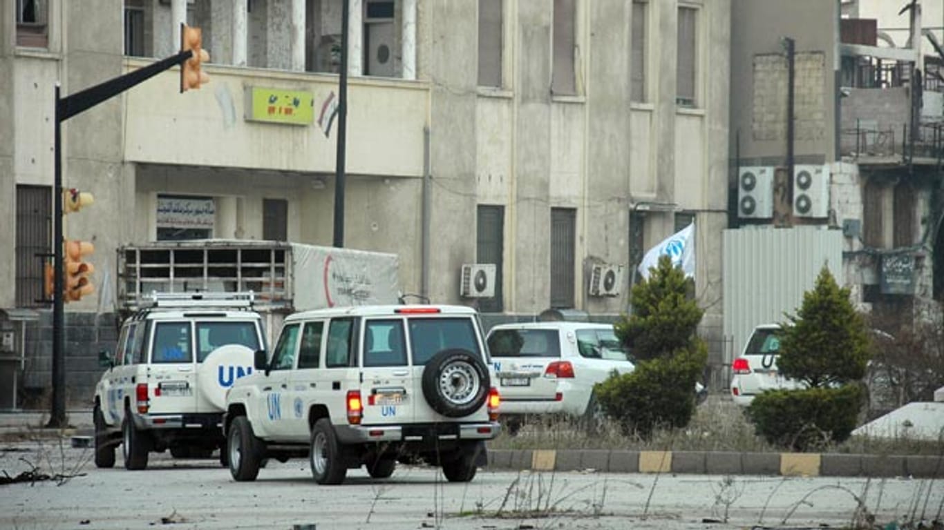 UN-Konvoi auf dem Weg nach Homs