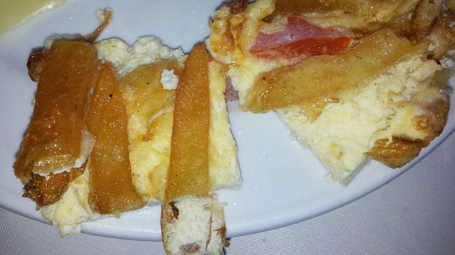 Zu viele Reste beim Abendessen sind in diesem Hotel gar kein Problem: Schwupps, werden sie einfach ins morgendliche Frühstücks-Omelette eingebacken.