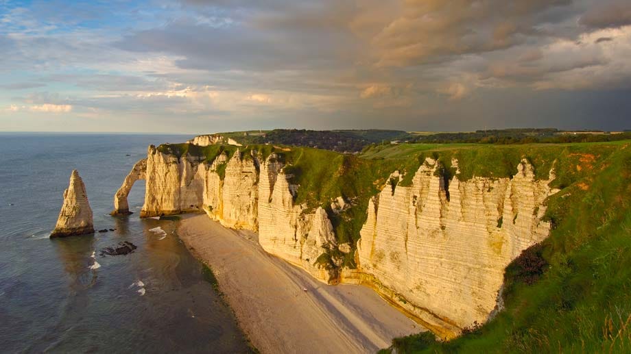In der Normandie hat die Natur die Alabasterküste geformt.