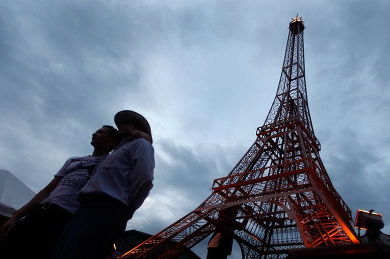 Die Perspektive täuscht: Diese Eiffelturm Replik in Honduras Hauptstadt Tegucigalpa ist gerade mal sechs Meter hoch, dafür aber ein offizielles Geschenk der französischen Botschaft.
